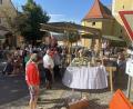 Bild: Josef Glas
Bereits am Vormittag drängen sich die Besucher an die Stände auf dem Regionalmarkt in Tännesberg.
