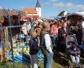 Archivbild: no
Auf der Wiese in unmittelbarer Nachbarschaft der Wallfahrtskirche Mariä Namen in Trautmannshofen breitet sich am Wochenende wieder ein großer Markt aus.
