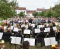 Bild: Petra Hartl
Zum Ende der Sonntagsserenaden-Saison spielte die Knappschaftskapelle Amberg im Maltesergarten auf.