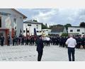 Bild: egl
Das neue Gerätehaus der Feuerwehr Theuern wird in Anwesenheit zahlreicher Gäste offiziell in Betrieb genommen.