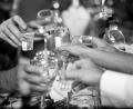 Bild: Кирилл Рыжов/Adobe Stock
Das Wodka-Glas muss voll sein!