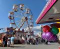 Archivbild: Gabi Schönberger
Auch in diesem Jahr lockt das Weidener Volksfest wieder mit einigen Fahrgeschäften. Ein Riesenrad wird wieder vertreten sein, von wo aus man einen schönen Blick über die Stadt haben soll.