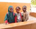 Bild: Karin Neumüller
Diese Aufnahme entstand bei der 25-Jahr-Feier der Schule in Brufut. Dort kümmert sich Socialis for The Gambia um Kinder aus armen Verhältnissen.