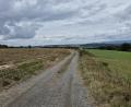 Bild: Lowak
Aus dem Feldweg zwischen dem Freibad Windischeschenbach und der Einmündung in die Gemeindeverbindungstraße nach Scherreuth soll ein Radweg werden.