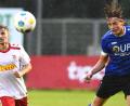 Bild: Büttner
Felix Behnke (rechts) klärt in dieser Situation vor einem Regensburger Angreifer. Die SpVgg SV kassierte im Freitagspiel gegen die U21 des SSV Jahn in letzter Sekunde den 1:1-Ausgleich.