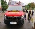 Bild: adjGerd KRaus
Mit dem kirchlichen Segen wurde das neue Fahrzeug der Feuerwehr Lanz offiziell in Dienst gestellt. Mit Weihwasser segnete Pfarrer Nowotny das Fahrzeug.