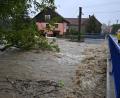 Bild: álek Václav/CTK/dpa
In Südmähren ist ein Fluss nach massiven Regenfällen stark angeschwollen.