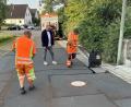 Bild: sei
Regelmässig werden die Straßen in Mantel ausgebessert und schadhafte Stellen beseitigt.