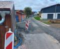 Bild: mnt
Bei den aktuellen Dorferneuerungsmaßnahmen, wie hier zum Beispiel am Tradweg, werden die Kabelverbände für den Gigabitausbau bereits mitverlegt.