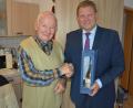 Bild: jr
Glückwünsche zum 90. Geburtstag erhielt Franz Baumgartner (links) von Bürgermeister Stefan Grillmeier.