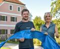 Bild: Stephan Huber
Kulturführerin Tina Seng hatte die Idee zum "Tag des Wassers" in Theuern, Tobias Birner vom Heimatverein Theuern unterstützt sie bei der Umsetzung. Blaue Fahnen zeigen den Besuchern den Weg zu den Angeboten rund um die alte Mühle (im Hintergrund).