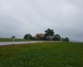 Bild: gi
Der Eigentümer des Zellerhofes, gelegen zwischen den Orten Moosbach und Saubersrieth, beantragte eine Geschwindigkeitsbegrenzung auf der Staatsstraße 2160.