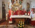 Bild: rha
Den Namenstag der Bergkirche feiern mit Gläubigen aus dem ganzen Landkreis (von links) Pfarrvikar Pater Jimmy Joseph, Pfarrer Thomas Helm, Pfarrer Benny Joseph und Stadtpfarrer Hrudaya Madanu.