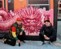 Bild: ubb
Markus Müller und Florian Gaag (von links) zwei Große aus der Graffiti-Szene, waren zu Gast im Badehaus Maiersreuth und zeigten auch ihre Arbeiten. Markus Müller hat zahlreiche seiner Bilder mitgebracht; Florian Gaag präsentierte seinen preisgekrönten Film "Wholetrain".