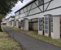 Bild: pz
An den Urnenstelen und -wänden am Friedhof Waldsassen darf kein privater Grabschmuck abgelegt werden, heißt es in der Satzung der Stadt Waldsassen.