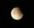 Bild: Thomas Schaller
Am 18.09.2024 war von Weiden aus eine partielle Mondfinsternis zu sehen. Höhepunkt war um 4.44 Uhr. In derselben Nacht war der Vollmond ein sogenannter Supermond. Das heißt: Er befand sich auf seiner Bahn am Punkt seiner größten Erdnähe.