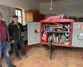 Bild: ihl
Da schaut's: Bestens ausgerüstet. Feuerwehr-Vorsitzender Peter Böckl (links) und Kommandant Albert Haas präsentieren Lösch-Anhänger. Bilder vom letzten Einsatz gibt es nicht.