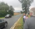 Bild: Stefanie Roth
Autos fahren vorbei, aber der Geschwindigkeitsmesser in Neustadt am Kulm, der vor ein paar Tagen erst repariert wurde, zeigt lediglich einen Strich. Anwohner beschweren sich über Fahrer, die ihrer Meinung nach die Geschwindigkeit nicht einhalten.