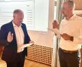 Bild: Gerhard Krones
Schnaittenbachs Bürgermeister Marcus Eichenmüller vereidigte Thomas Ott (CWU).