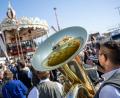 Bild: Lennart Preiss/dpa
Blasmusik gehört zur Wiesn.