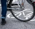 Symbolbild: Jonas Walzberg/dpa
Ein betrunkener Radfahrer stürzte im Stadtgebiet Waldershof und verletzte sich schwer am Fuß.