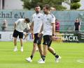Archivbild: Hubert Ziegler
Die beiden Trainer Serdal Gündogan (links) und Florian Schlicker waren nach dem 2:1-Heimsieg der DJK Ammerthal gegen den TSV Karlburg erleichtert.