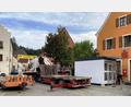 Bild: jp
Für die Kunden von Sparkasse und Raiffeisenbank wurde ein Bankcontainer vor dem Sparkassengebäude am Kastler Marktplatz aufgebaut. Das Sparkassengebäude wurde beim Hochwasser am 21. Mai 2024. arg in Mitleidenschaft gezogen und bedarf dringend der Sanierung.