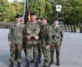 Bild: bnr
Brigadekommandeur Oberst Axel Hardt (Mitte) entbindet Oberstleutnant Marek Krüger (rechts) von seiner Aufgabe als Bataillonskommandeur und überträgt das Kommando über das Panzerbataillon 104 an Oberstleutnant Sascha Uyanik (links).