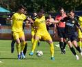 Bild: dme
Lukas Dotzler (Mitte am Ball) im Spiel gegen die SpVgg Bayreuth.