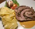 Bild: Michael Schiffer
Zum gefüllten Kalbsrollbraten schmecken Bandnudeln.