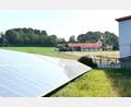 Bild: Portner
Weitere Solarmodule wird es auf den Wiesen zwischen dem Industriegebiet West und dem Dorf Hof nicht geben. Der Stadtrat stellte das Bauleitplanverfahren für das Sondergebiet „Freiflächenphotovoltaikanlage“ ein und billigte anschließend den Bebauungsplan-Vorentwurf für das neue Gewerbegebiet.