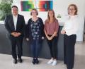 Bild: Michael Weiß/VG Wackersdorf/exb
Bei der Vorstellung des neuen Beratungsangebots: (von links) Bürgermeister Thomas Falter, MGH-Leiterin Stephanie Staudenmayer, Beauftragte für Chancengleichheit am Arbeitsmarkt im Jobcenter Schwandorf, Christine Feicht, und Geschäftsführerin des Jobcenters, Dominique Gottwald.