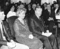 Archivbild: Winkler
1983 bekommt Gustl Lang (rechts) die Ehrenbürgerwürde der Stadt Weiden verliehen. Neben ihm sitzen seine Ehefrau Lisl und sein Sohn Hans-Peter.