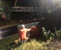 Bild: wro
Die im Sommer 2023 durch einen Unfall stark beschädigte Brücke wurde am Dionnerstag wieder eingehoben.