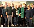 Bild: Madelaine Schneider/exb
Das Vorstandsteam des Grünen-Kreisverbandes Tirschenreuth wurde im Amt bestätigt. Fabian Neuser (Vierter von links) ist als Co-Sprecher an die Seite von Monika Schneider (Vierte von rechts) zurückgekehrt.