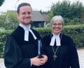 Archivbild: wro
Pfarrer Michael Röll und Regionalbischöfin Dr. Dorothea Greiner bei der Ordination in Neusorg. Nun verlässt Michael Röll die Region.