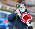Symbolbild: Angelika Warmuth/dpa
Bei einer Geschwindigkeitskontrolle in Schmidmühlen erwischt die Polizei drei Raser.