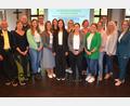 Bild: jr
Das sind sie, die Lehrerrückkehrer, die seit Schulbeginn im Schulamtsbezirk Tirschenreuth unterrichten. Erstmals fand dazu ein Willkommensempfang des Schulamtes im Saal des Landratsamtes statt. Mit dabei waren (von rechts) Schulamtsdirektorin Martina Puff, Personalratsvorsitzende Sabine Graser und Schulamtsdirektor Armin Engel sowie Schulpsychologin Sabine Sollfrank (links).
