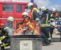 Bild: lei
Auch künftig soll es heiß hergehen. Um das Löschgruppenfahrzeug ( Baujahr 1995) im Hintergrund ersetzen zu können, benötigt die Feuerwehr Eschenfelden zwei förderfähige Stellplätze. Die Planung dafür beantragte die Feuerwehr bei der Sitzung des Hirschbacher Gemeinderats.