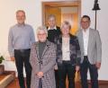 Bild: fvo
Am Eingang zur Sakristei. Von links: Horst Pleyer, Maria Glatter, Pfarrer Norbert Götz, sowie Christina und Norbert Kellner.