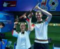 Bild: Andrea Caroppo/ISSF
Der Gleiritscher Andreas Köppl (rechts) und Celina Becker (Ubstadt-Weiher) gewannen bei der Junioren-WM in Lima (Peru) die Goldmedaille im Mixed-Luftpistole.