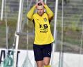 Archivbild: Hubert Ziegler
Beschreibt die momentane Stimmung beim FC Amberg wohl ganz gut: Kapitän Mario Schmien vom FC Amberg nach der Niederlage gegen Passau. Gegen Burglengenfeld sollen endlich wieder Punkte her.
