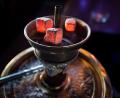 Symbolbild: Christian Charisius /dpa
Eine Shisha, wie die im Bild, hat ein Unbekannter aus einem Kellerabteil in Amberg entwendet.