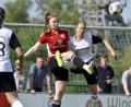 Archivbild: Hubert Ziegler
Lena Kattner (rechts) vom TSV Theuern und Selina Zieringer (links) vom FC Ruderting im Kampf um den Ball. Beim letzten Duell der beiden Teams im Mai musste sich Theuern 0:1 geschlagen geben.
