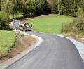Bild: bkr
Derzeit werden noch Restarbeiten auf der Strecke zwischen Bingarten und der B22 erledigt. Das Bild zeigt die Straße in Fahrtrichtung Bingarten.