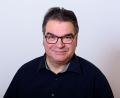 Bild: Sylvia Beres/exb
Alexander Pointner hat sich neben seiner hauptberuflichen Tätigkeit als Kirchenmusiker im Münchener Westend auf die Begleitung von Stummfilmen spezialisiert.