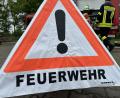 Symbolbild: Heike Unger
Feuerwehrleute sicherten die Unfallstelle und banden ausgelaufenes Motoröl ab.