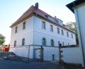 Bild: bsc
Ein Blickfang an der Außenfassade des neuen Rathauses sind die Rundbogenfenster mit ihren Graniteinfassungen.