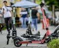 Bild: Axel Heimken/dpa
In Amberg ist es zu einem Unfall gekommen. Ein E-Scooter-Fahrer hat sich verletzt.