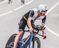 Bild: Sportfotograf.de/Richthammer
Lothar Richthammer auf seinem Cube-Triathlon-Rad beim Ironman 70.3. in Zell am See.